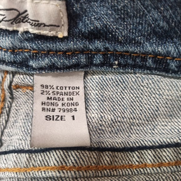 Chicos Platinum size 1 short denim cropped Capri jeans, rolled cuff - Picture 10 of 10